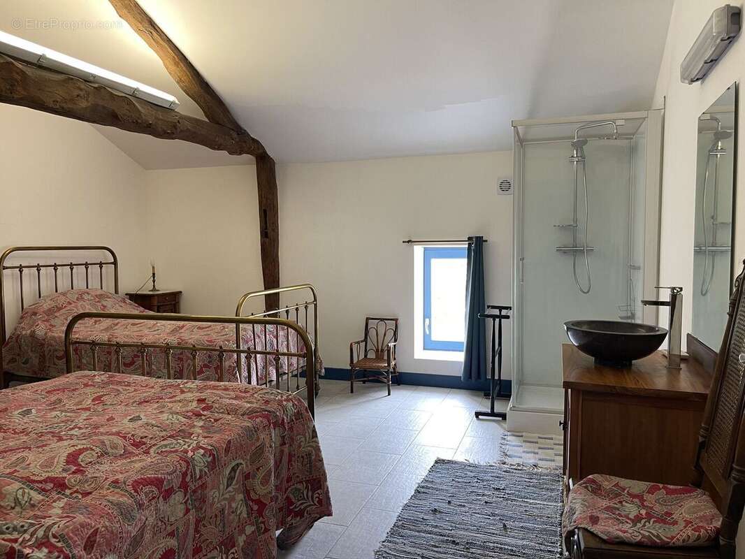 Une maison pleine de vie et de possibilités avec piscine et 2 hectares et demi et ... 9 chambres ! - photo 9