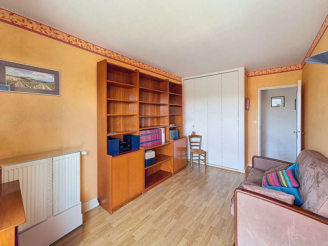 Appartement à L'HAY-LES-ROSES