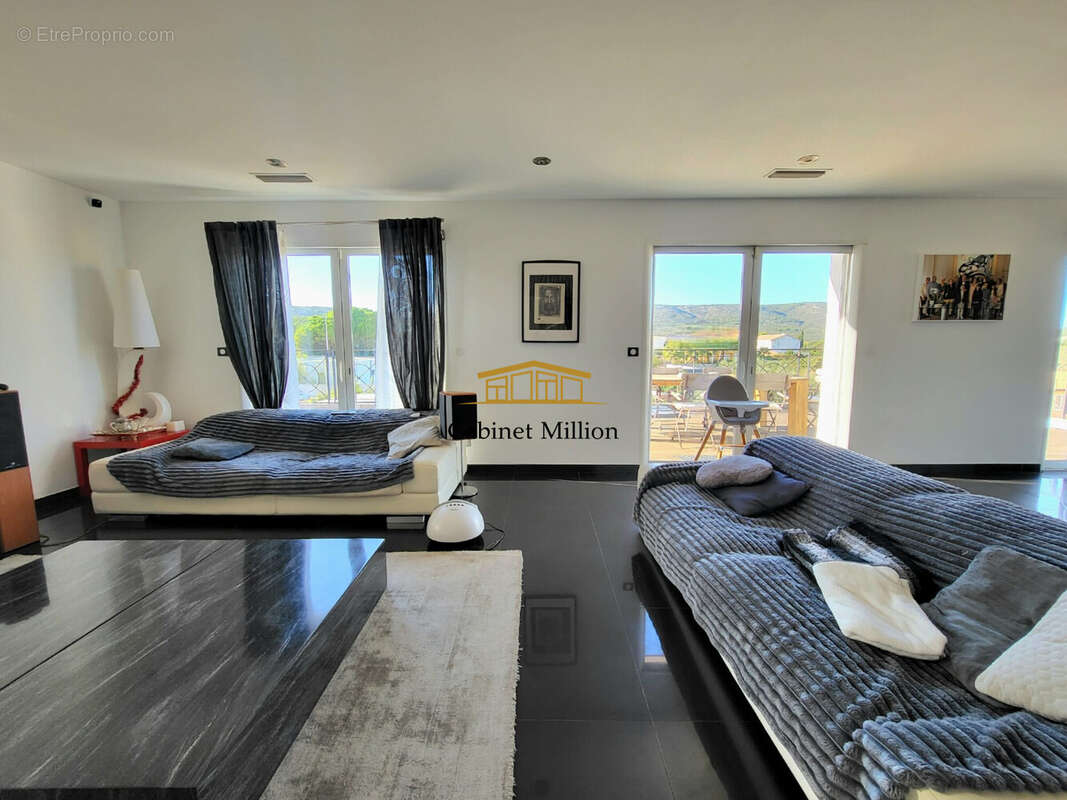 Maison à VIC-LA-GARDIOLE