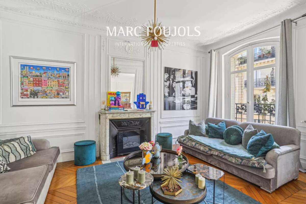 Appartement à PARIS-16E