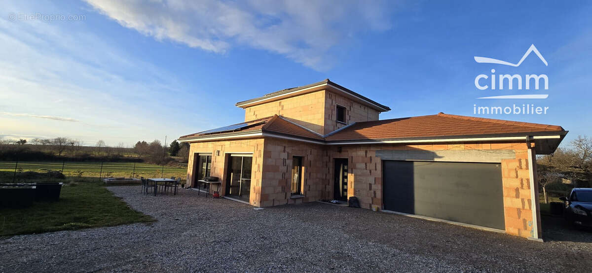 Maison 111 m² à Saint-Pierre-De-Bressieux  - photo 6