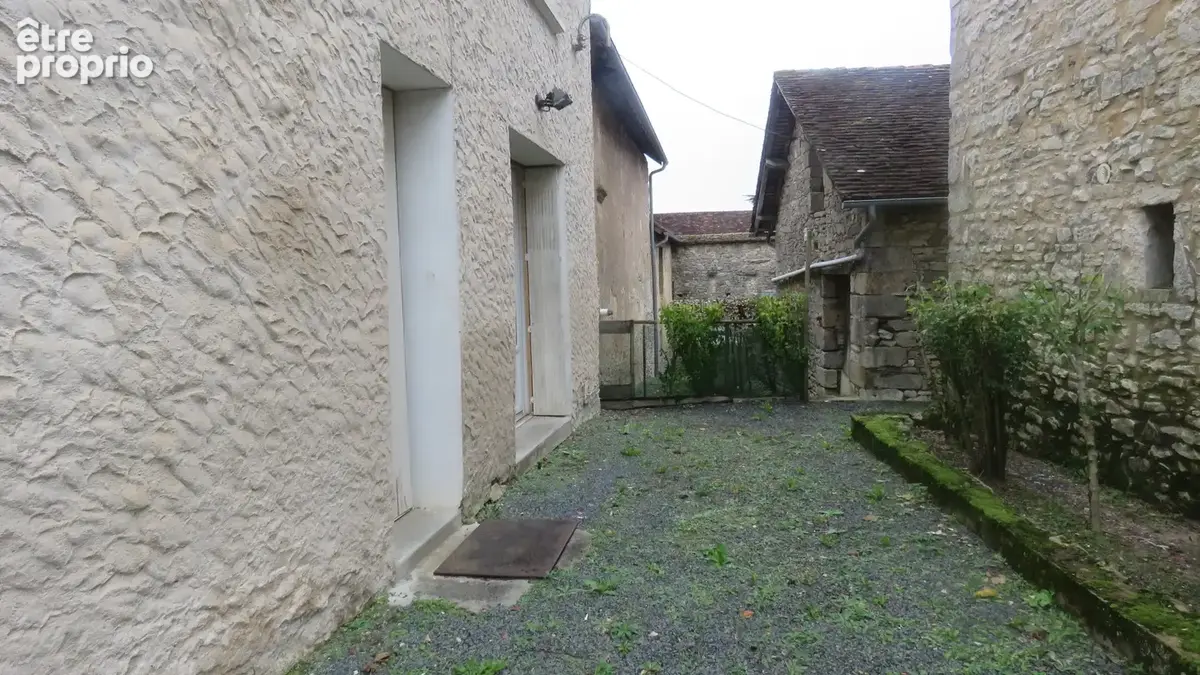 Maison (en pierres) avec une cour privative et une grange (en pierres) Secteur SAINT RAPHAEL - photo 3