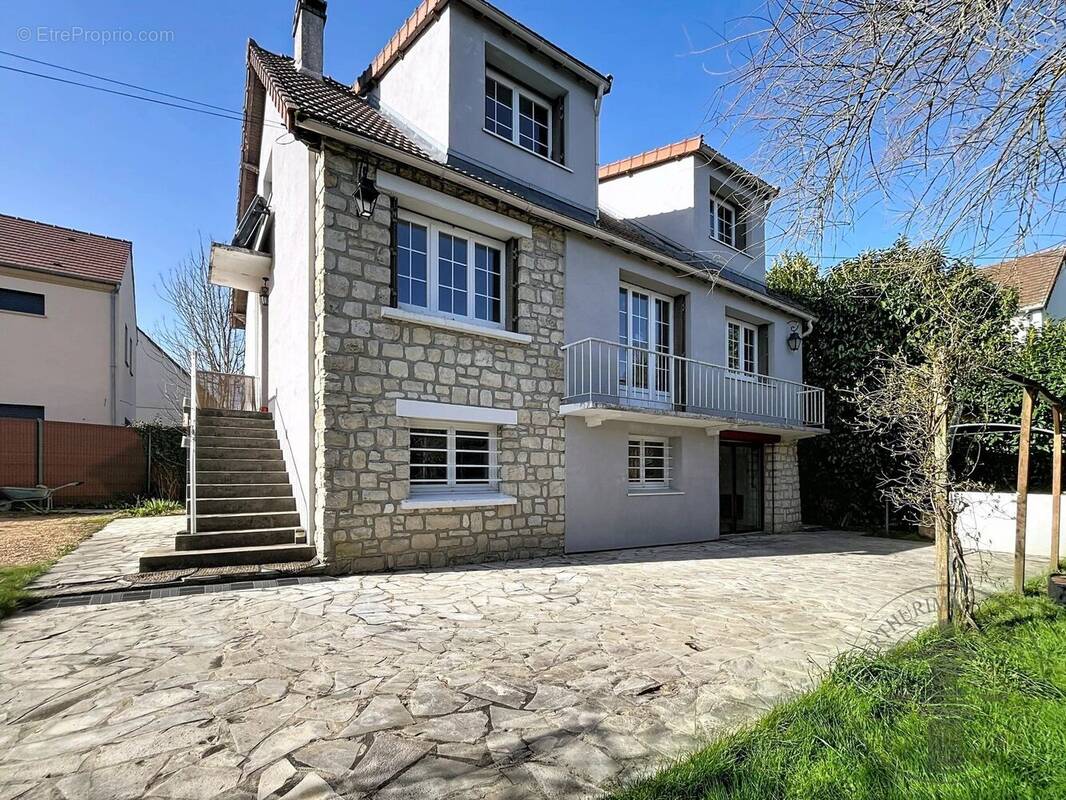 Maison à LES MOLIERES