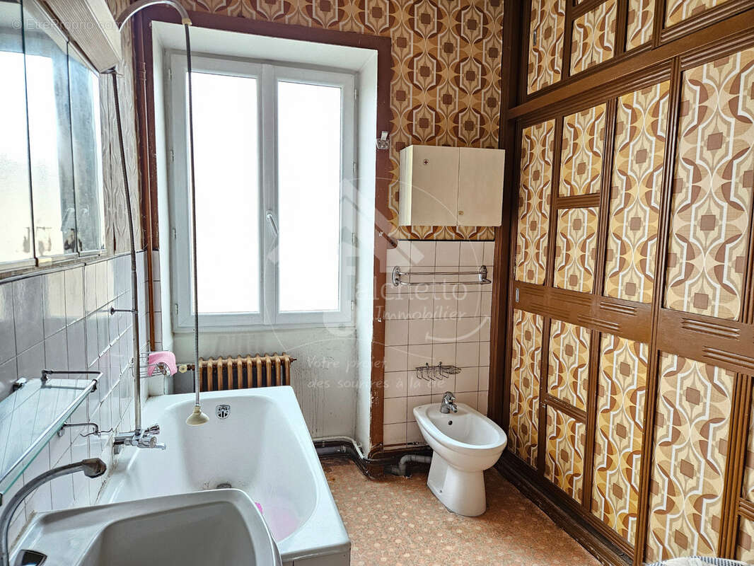 Maison à SAINT-PIERRE-LAVAL