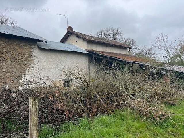 Maison à SAINT-LAURENT-SUR-GORRE