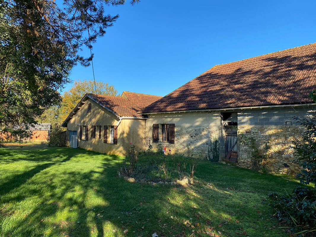 Maison à SAINT-MARTIAL-DE-NABIRAT