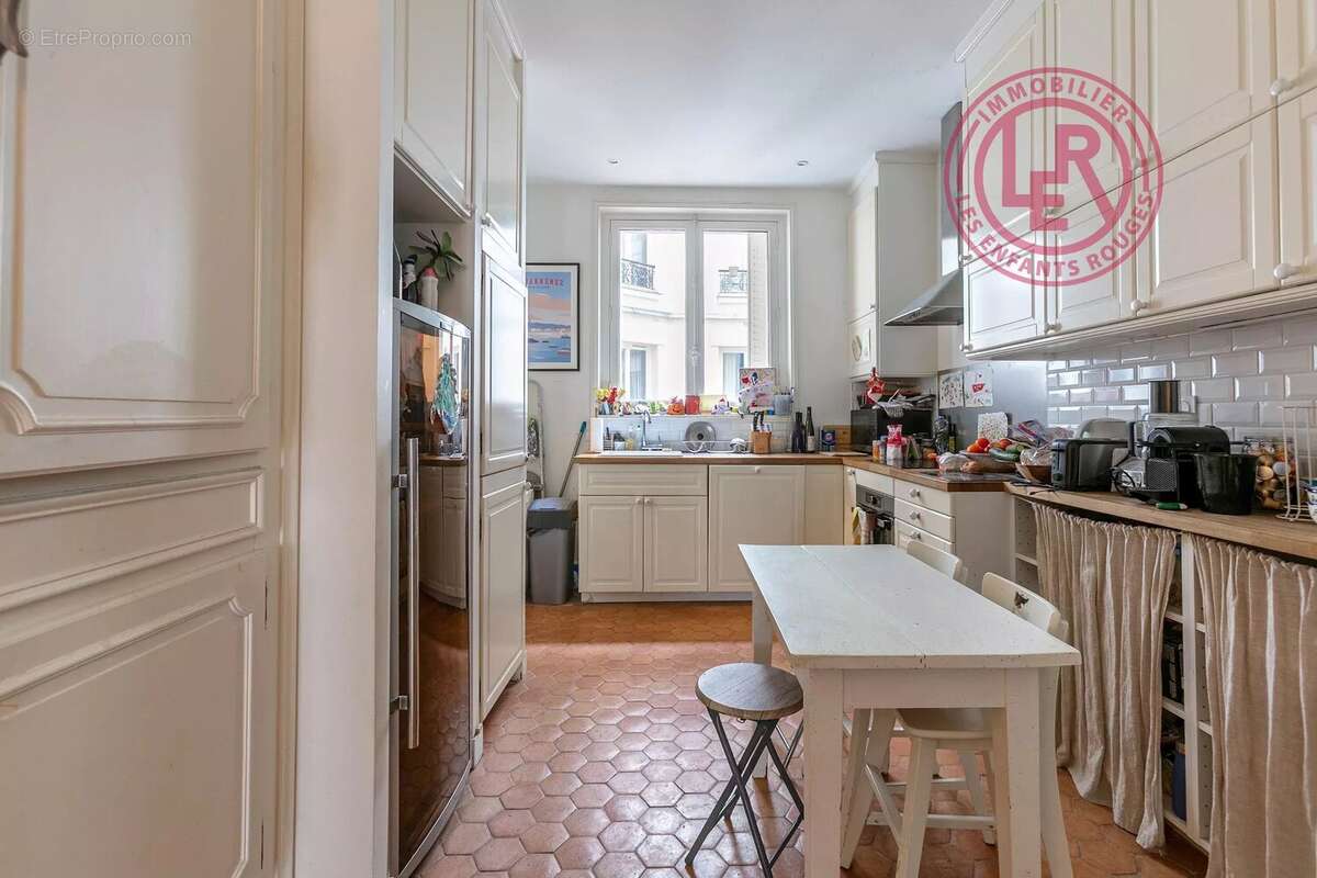 Appartement à PARIS-3E