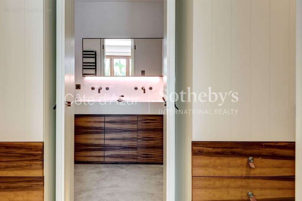 Appartement de prestige à Cannes Palm Beach avec terrasse paysagée, piscine privée et garage - photo 15