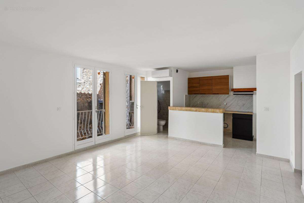 Appartement à LA FARE-LES-OLIVIERS