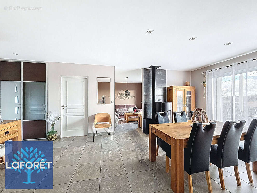 Maison à GREZIEU-LA-VARENNE