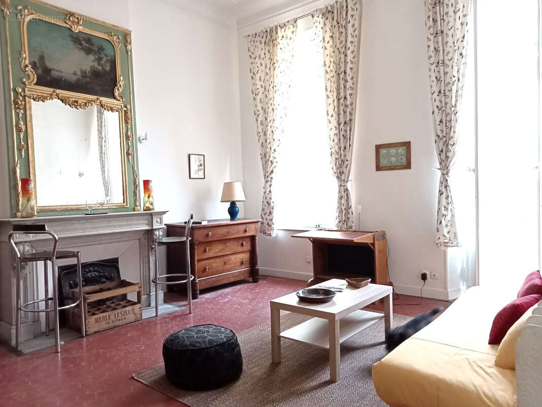 Appartement à MARSEILLE-1E