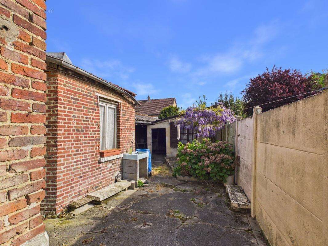 Maison à ROSIERES-EN-SANTERRE