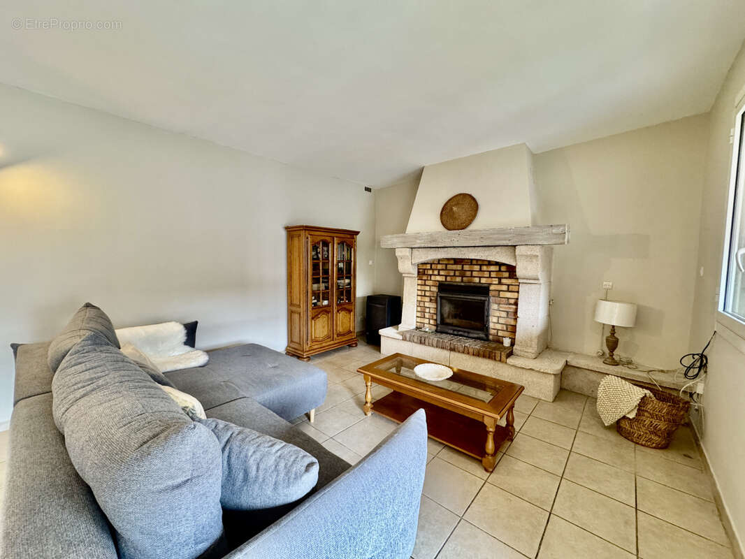 Maison à LAUDUN-L'ARDOISE