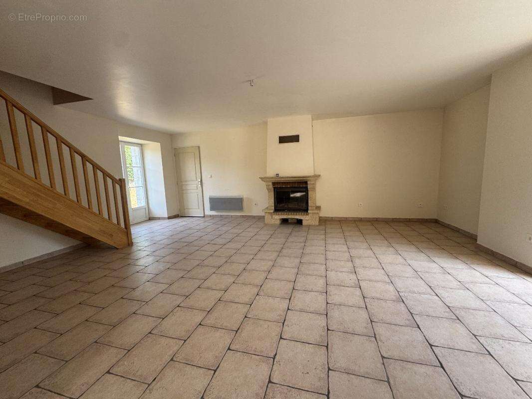 Maison 121 m² à Azay-Le-Ferron  - photo 8