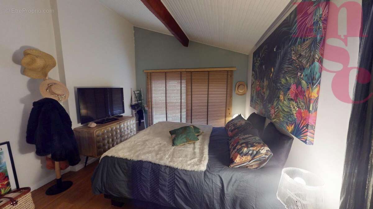 Maison à SAINT-CLEMENT-DE-RIVIERE