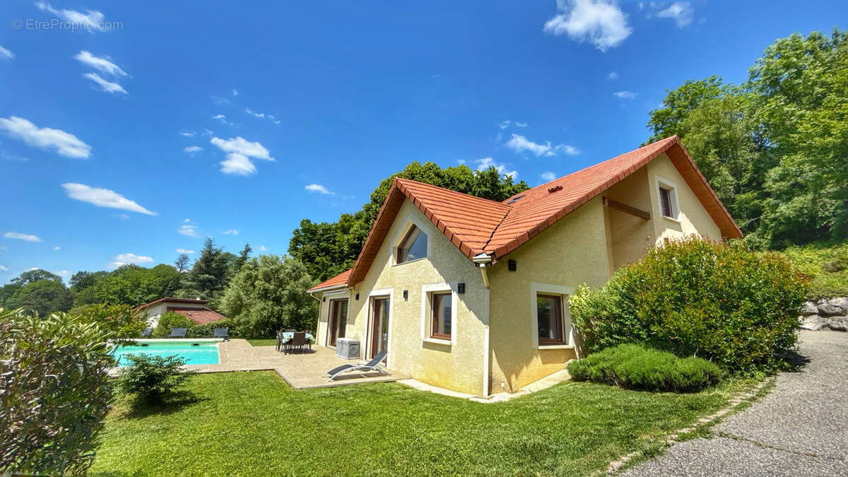 Maison à LA BUISSE