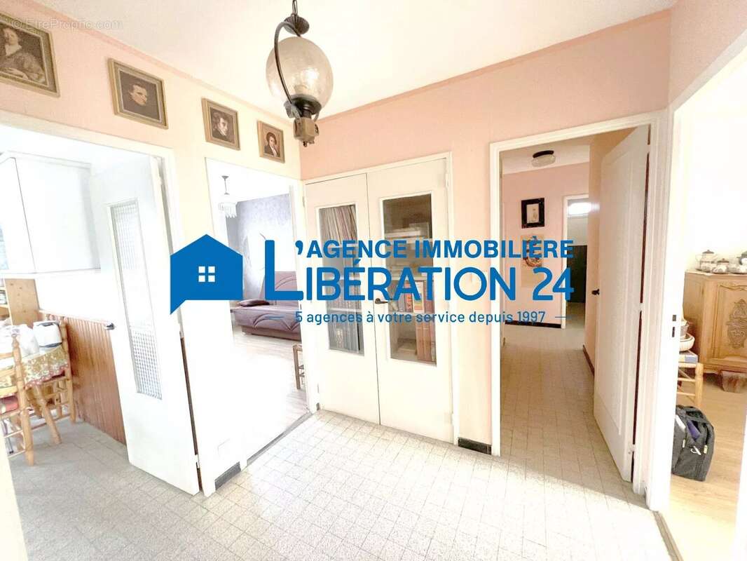 Appartement T5 95m² Balcons Terasse Ascenseur Garage Cave - photo 4