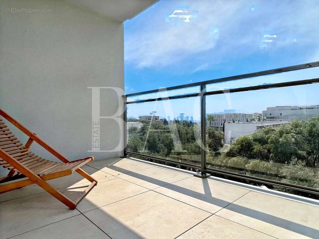 Vue mer panoramique pour ce superbe appartement lumineux 4 pièces à Antibes - photo 9