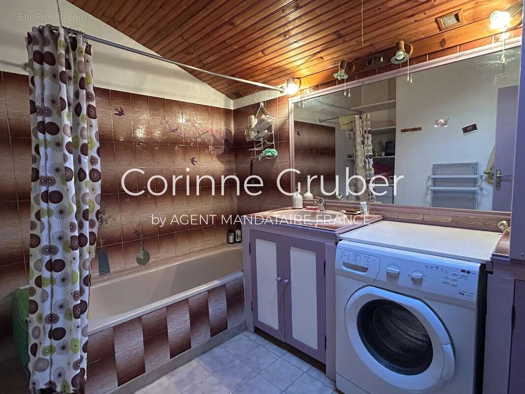 Appartement à MALLEMOISSON