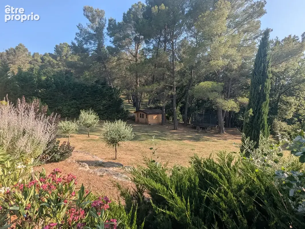 VILLECROZE, maison de plain-pied 130 m², 3 chambres, piscine, garage, terrain de 3 300 m² - photo 9