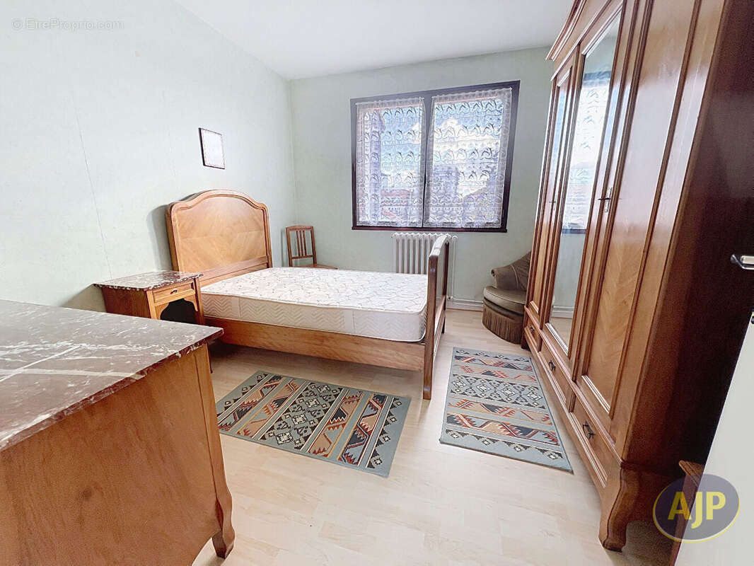 Maison à SAINT-MACAIRE-EN-MAUGES