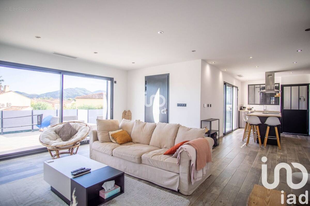 Photo 1 - Maison à ROQUEBRUNE-SUR-ARGENS