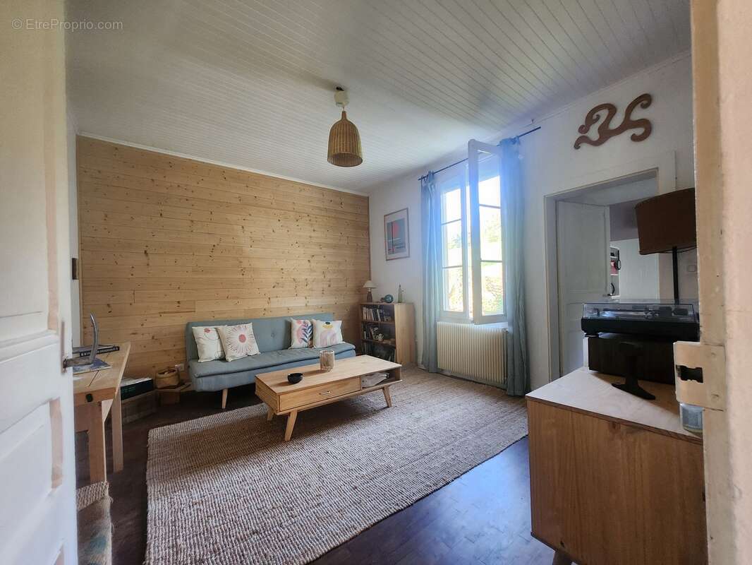 Maison à SAINT-LEONARD-DE-NOBLAT