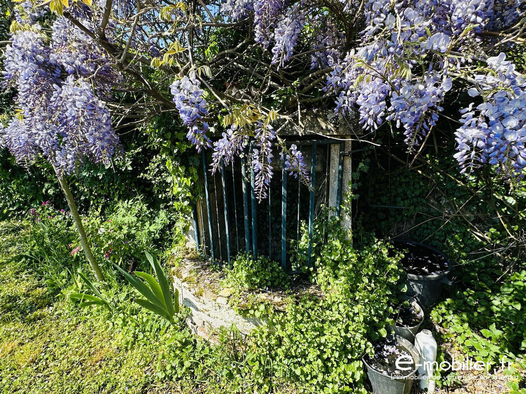 Maison à SAINT-JULIEN-DE-JONZY