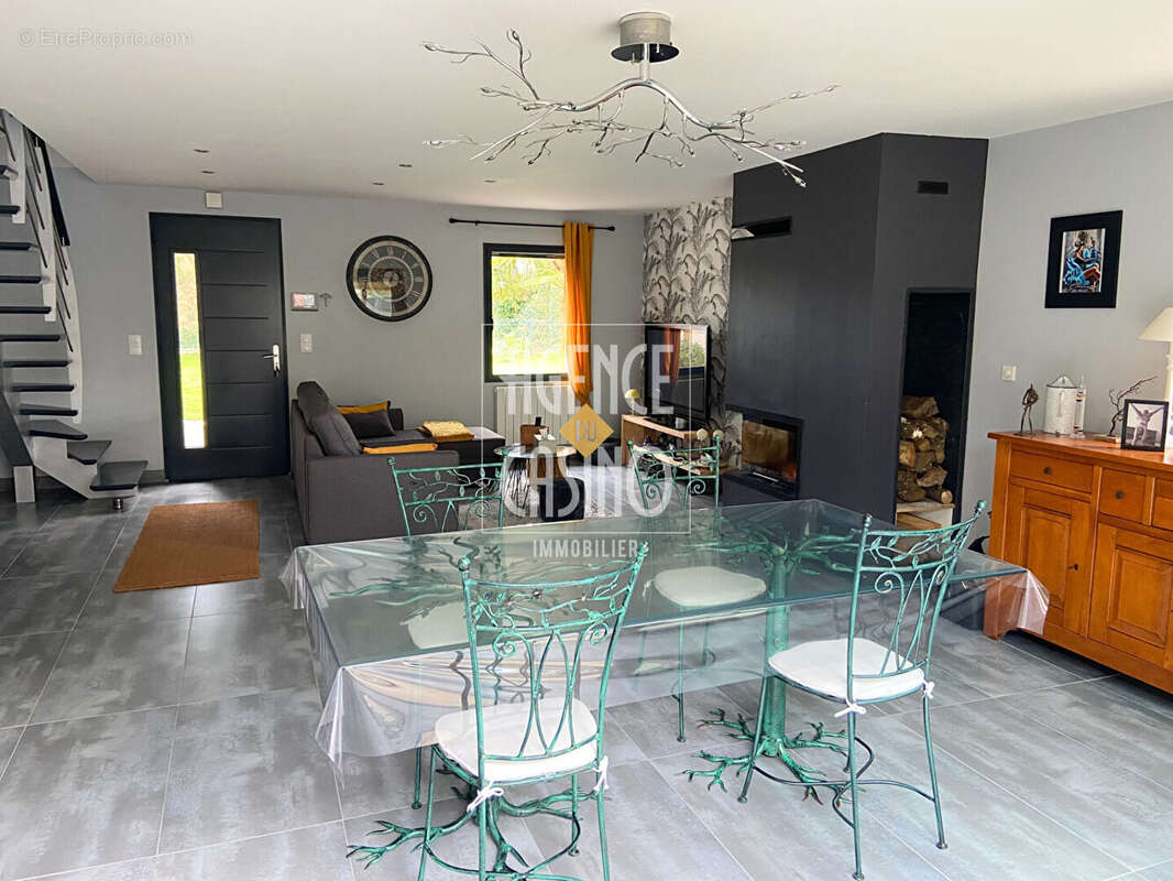 Guérande  - Maison récente 4 chambres 140 m², jardin clos et garages - photo 5