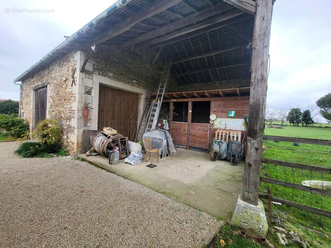 Maison à LA CHAPELLE-MOULIERE