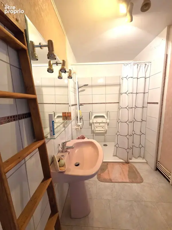 Maison à rénover avec multiples dépendances - photo 9