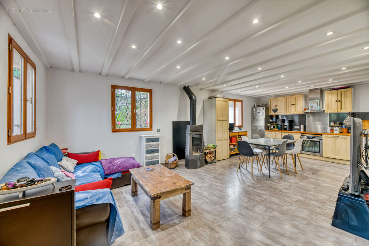 Maison à UTELLE