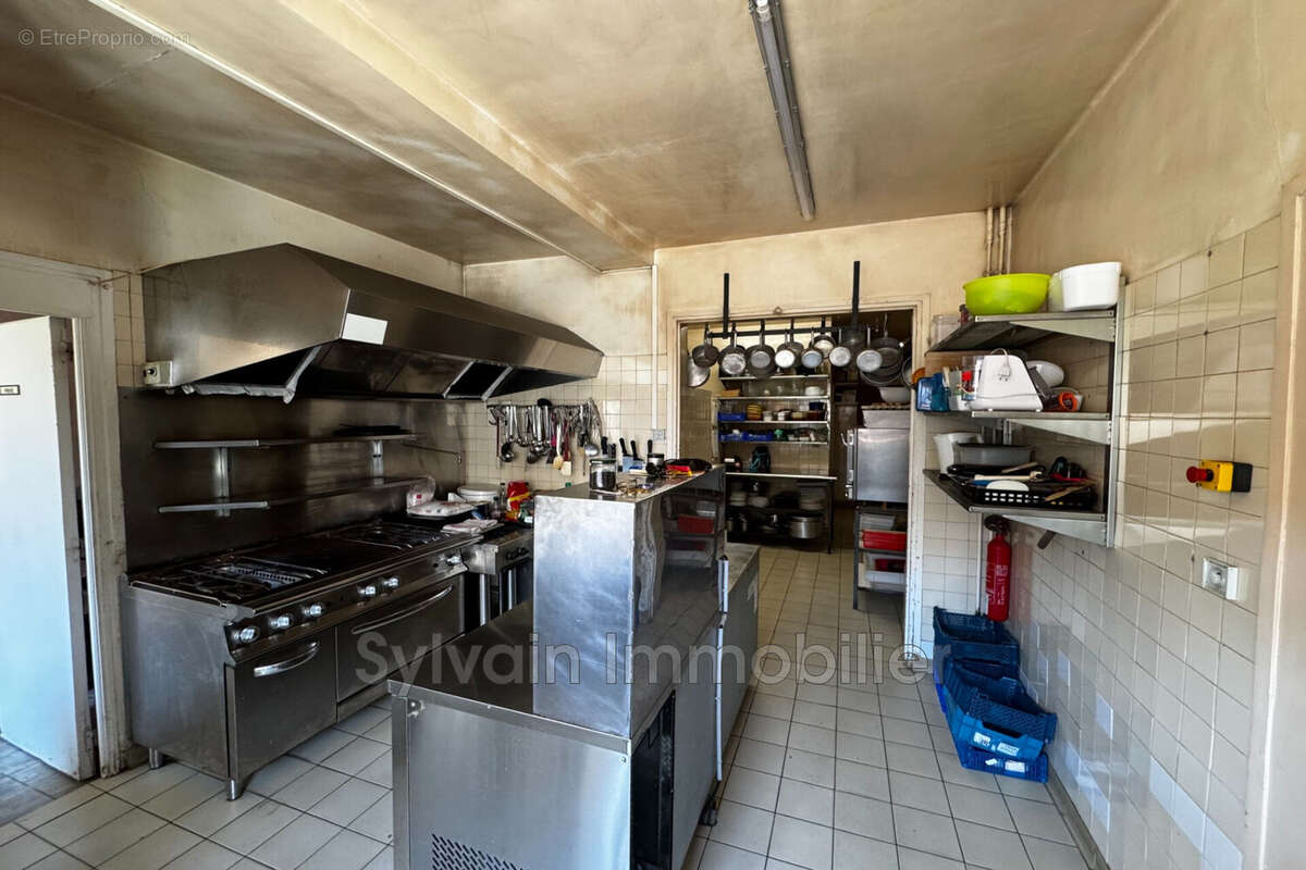 Maison 359 m² à Savignies  - photo 3