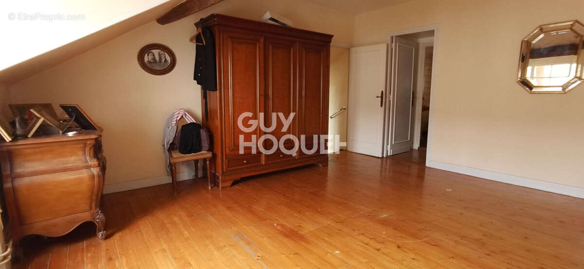 Maison à VENEUX-LES-SABLONS