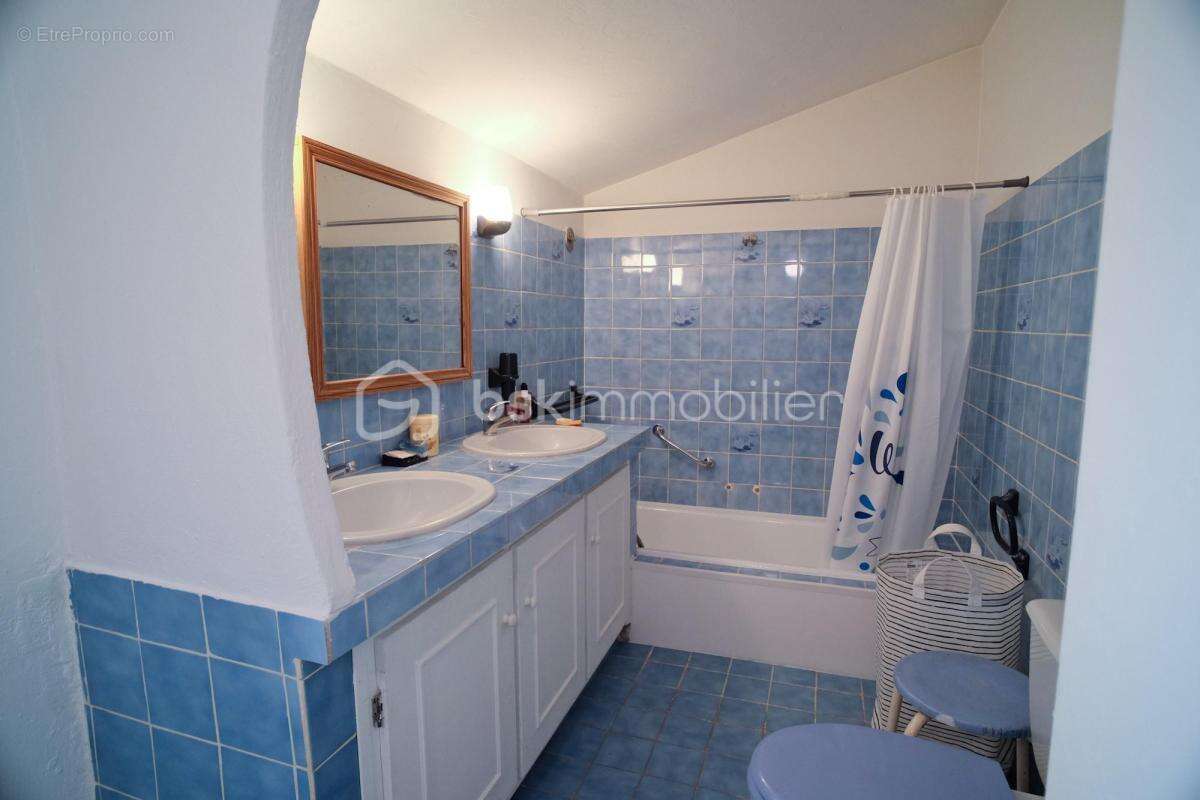Maison familiale de caractère de 110 m2 avec jardin remarquable, bassin et vue montagnes - photo 10