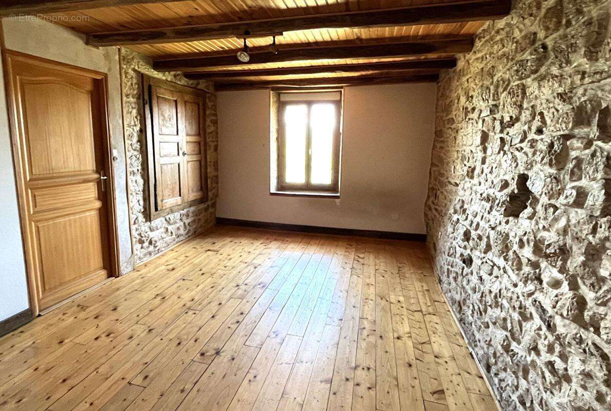 Maison en pierres, à  finir de rénover - avec belle vue -  Vosbles-Valfin (Chavagna) - photo 6