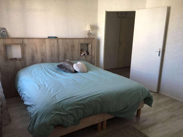 Clermont Ferrand pradelle T5 de 96 m2, 3 chambres, balcon, séjour double, sdb, cuisine équipée libre, parking - photo 5