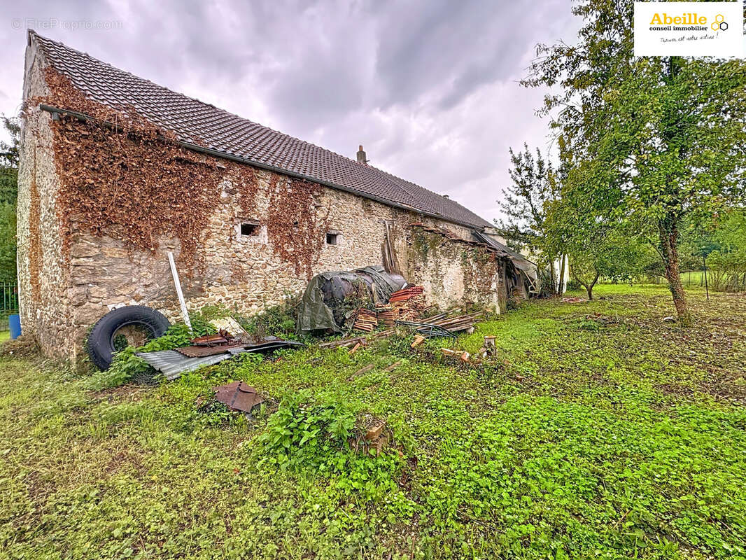 Maison à SAINT-MAURICE-MONTCOURONNE