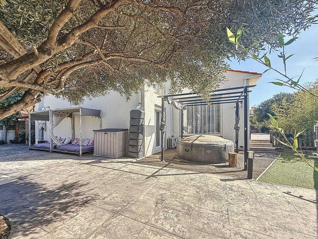 Maison à VILLENEUVE-DE-LA-RAHO