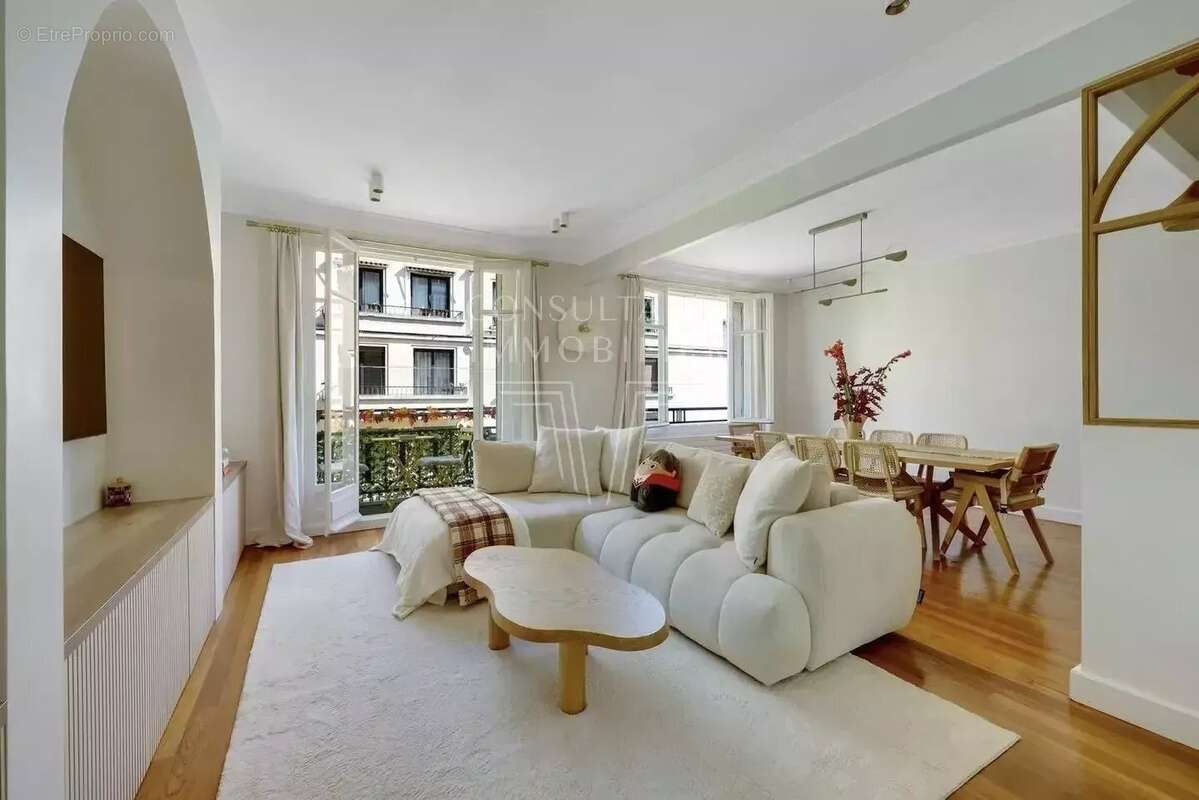 Appartement à PARIS-16E