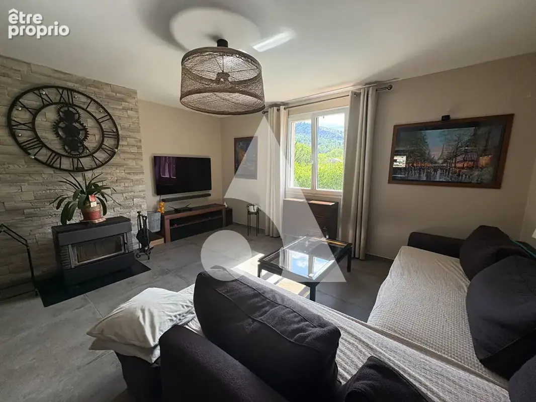 Maison rénovée 133 m² avec piscine, grand garage et fort potentiel à Vesseaux (Ardèche) - photo 4