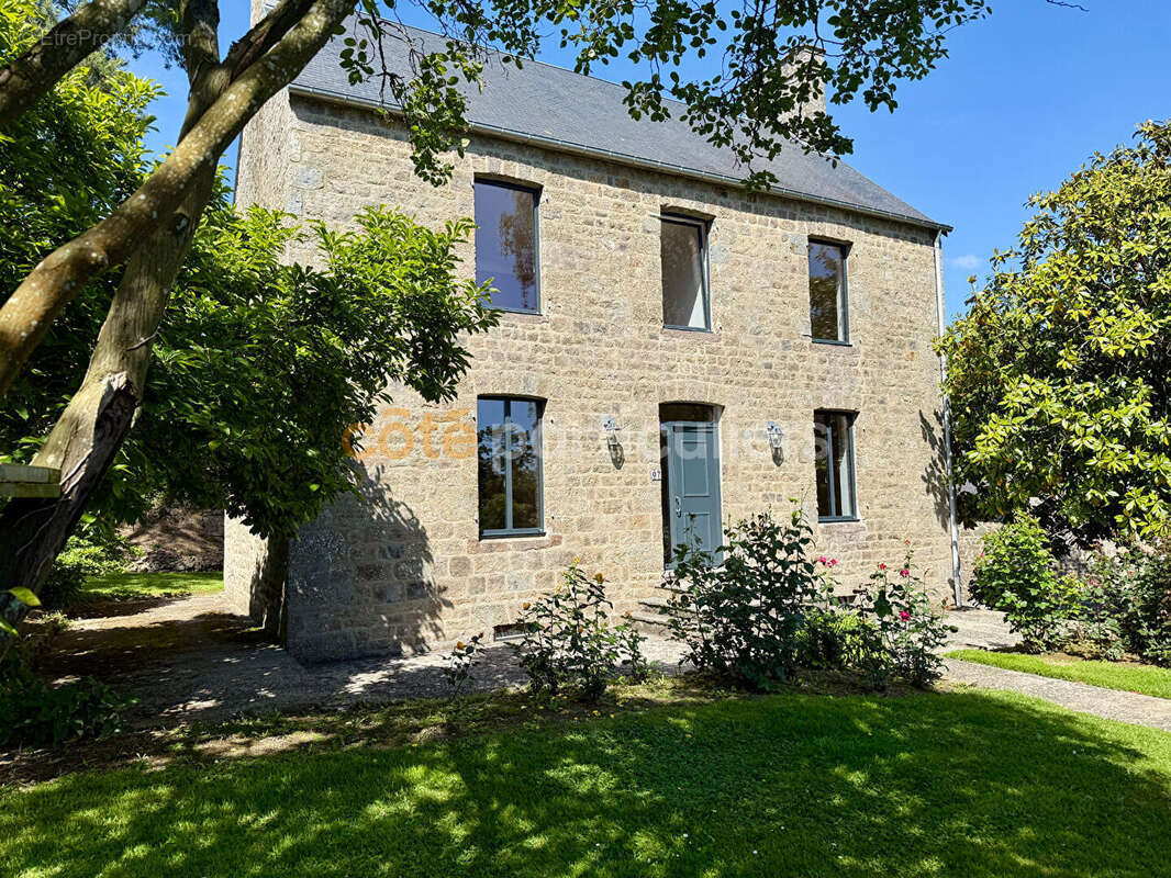 Maison à CONDE-SUR-VIRE