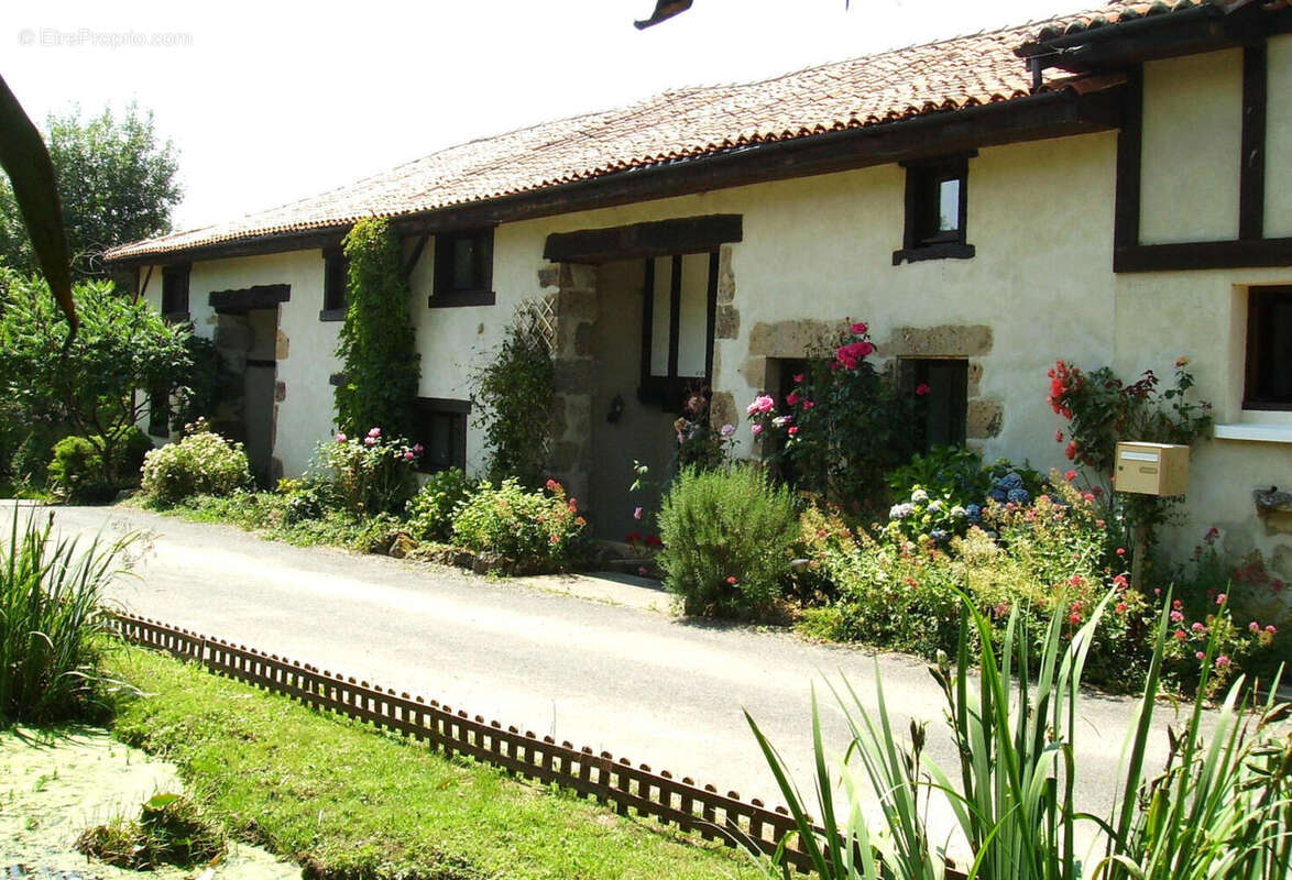 Complexe de 4 Gîtes et Maison avec 3 Chambres, Emplacement Privilégié, Piscine, Revenu – Lacs de Haute Charente - photo 5