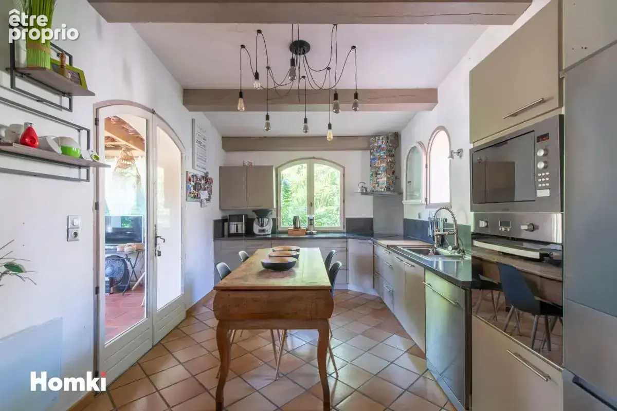 MARIGNANE – Maison familiale authentique 8 pièces 200m² avec piscine - photo 11