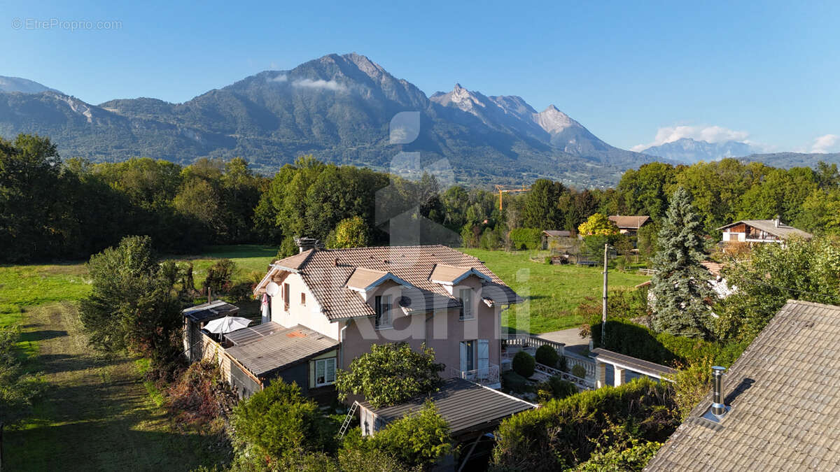 Maison à GILLY-SUR-ISERE