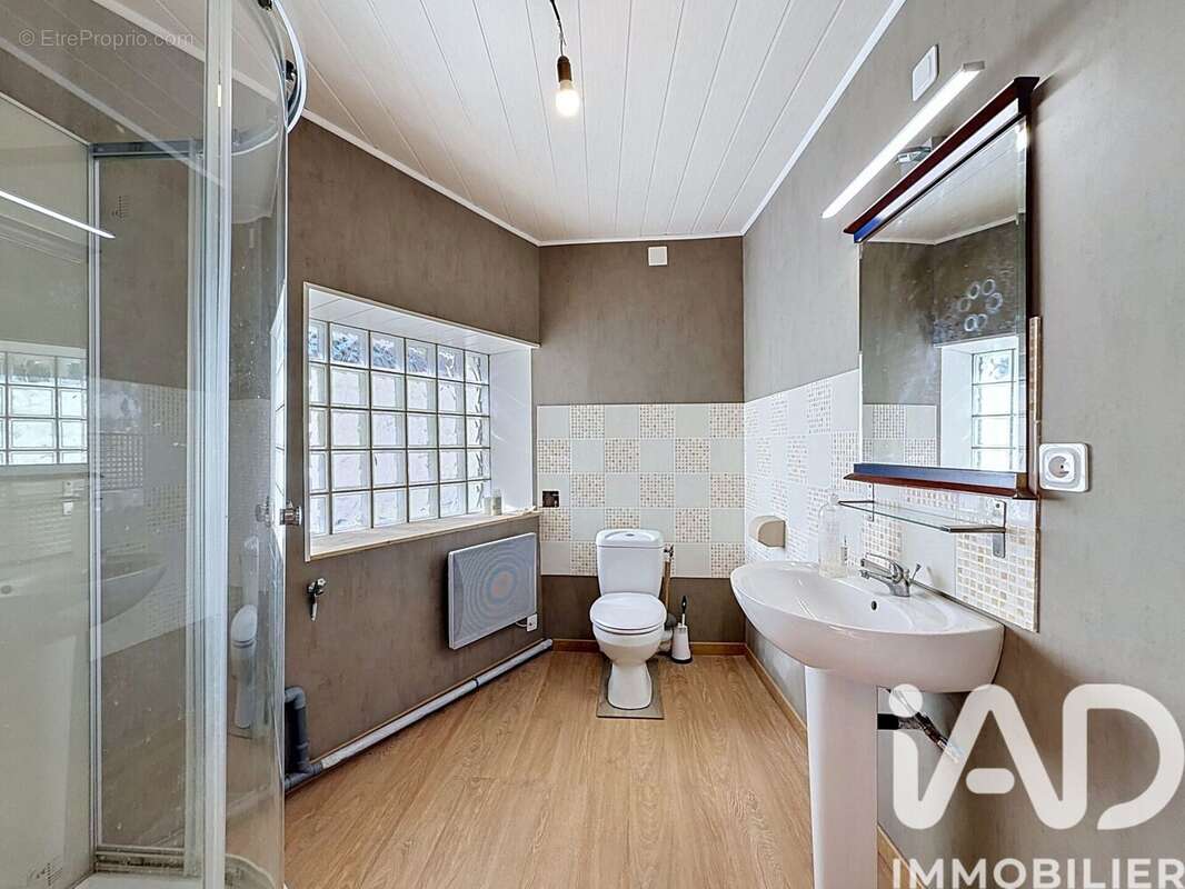Maison 204 m² à Neuillac  - photo 8
