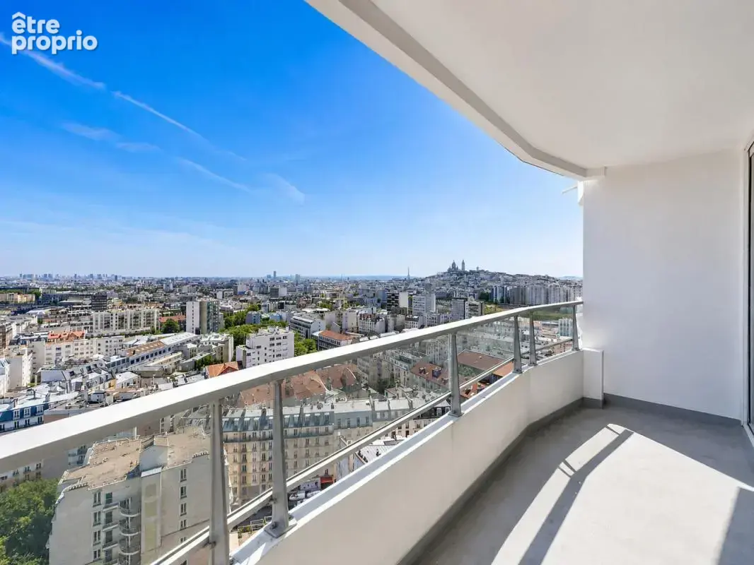Appartement Rénové avec balcon Vue Panoramique - Quartier Chapelle, Paris - photo 3