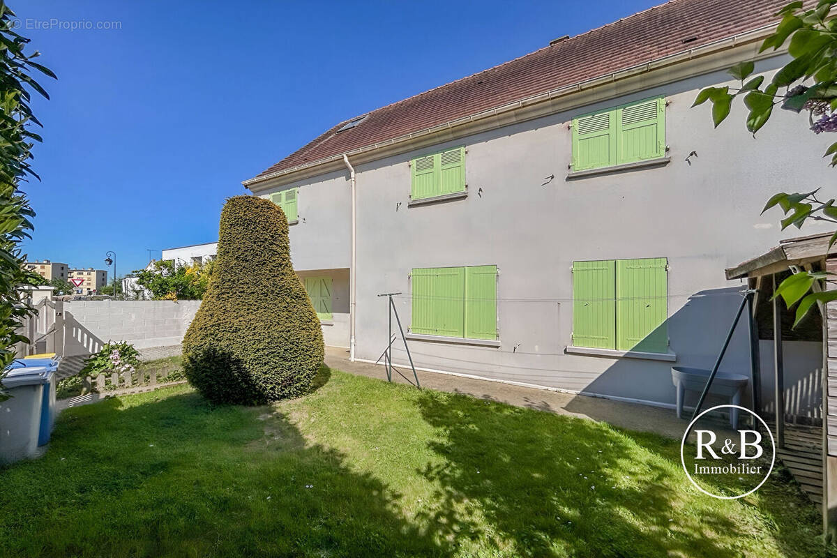 Maison à LES CLAYES-SOUS-BOIS