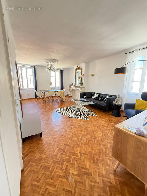 Appartement à MARSEILLE-6E