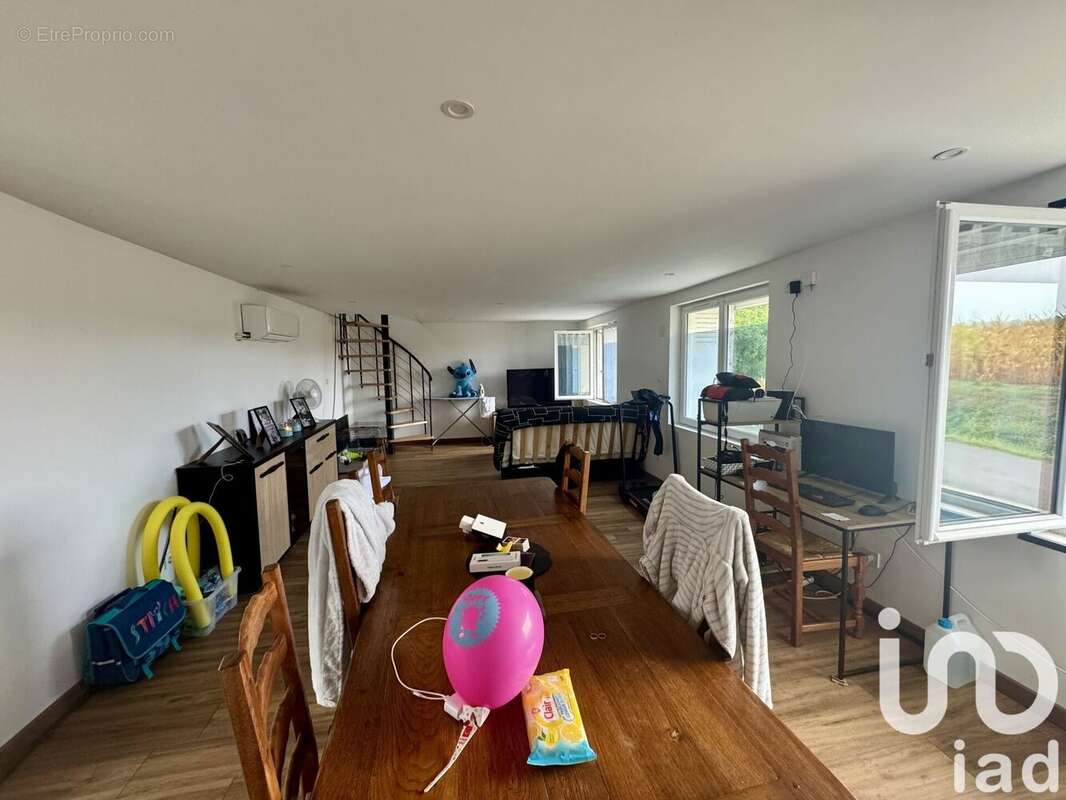 Maison 106 m² à Reignac  - photo 8